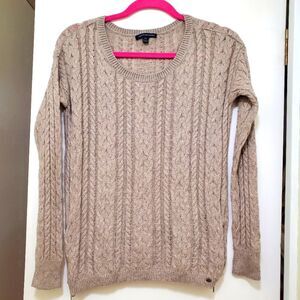 American Eagle Sweater Size Medium